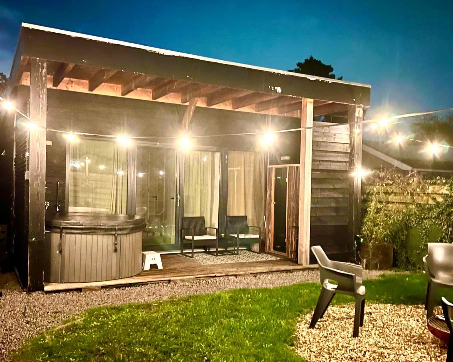Family House With Garden & Jacuzzi & Sauna Near Amsterdam Vijfhuizen エクステリア 写真